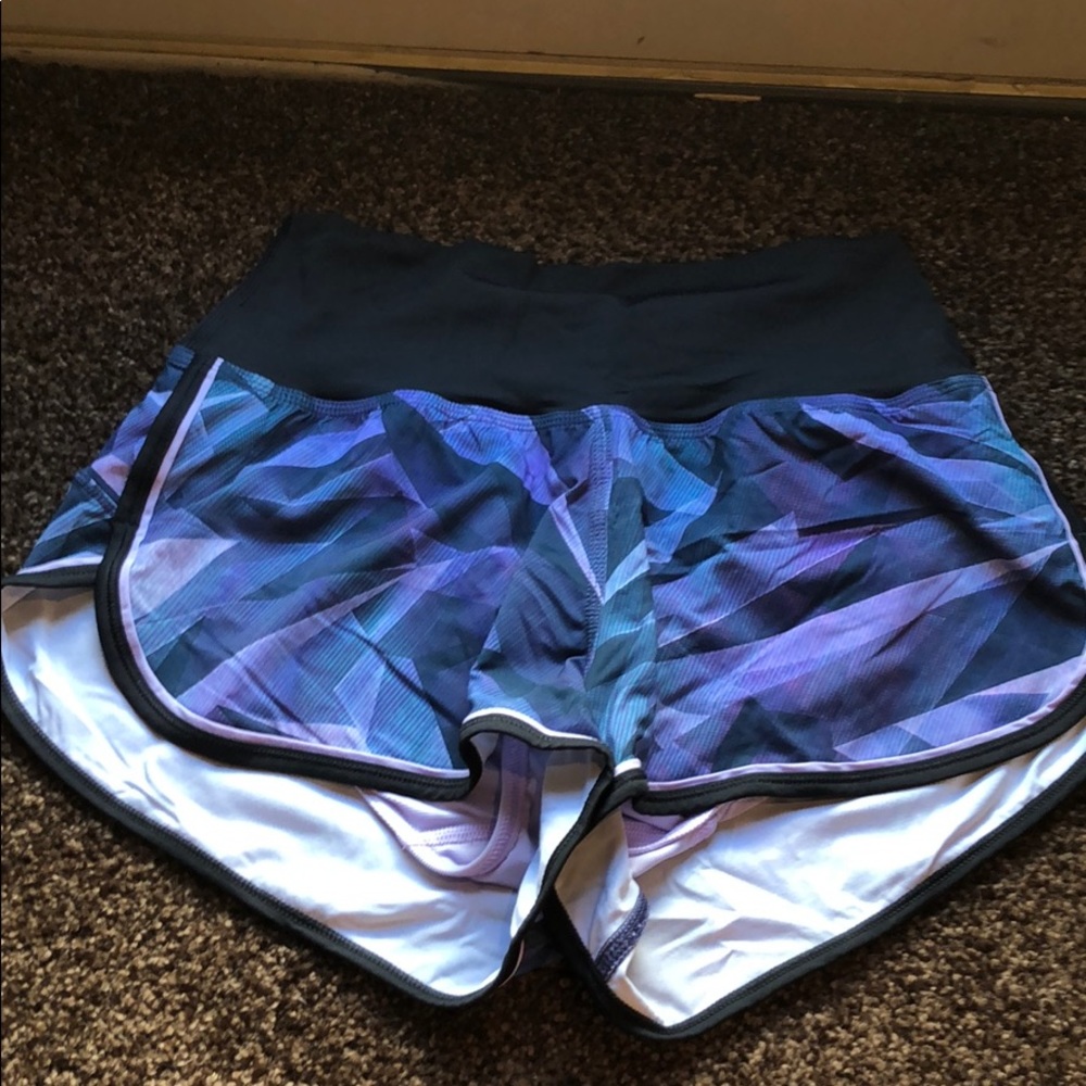 RARE style and print! Lulu short Size 6 FIRM PRICE